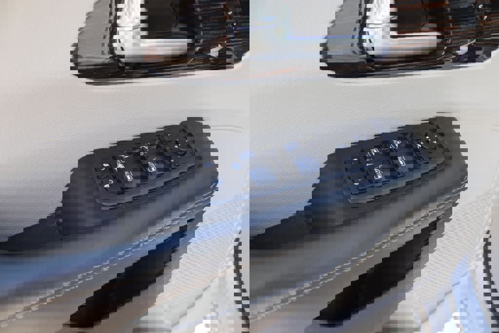 Used 2023 Chrysler Pacifica Limited image 9