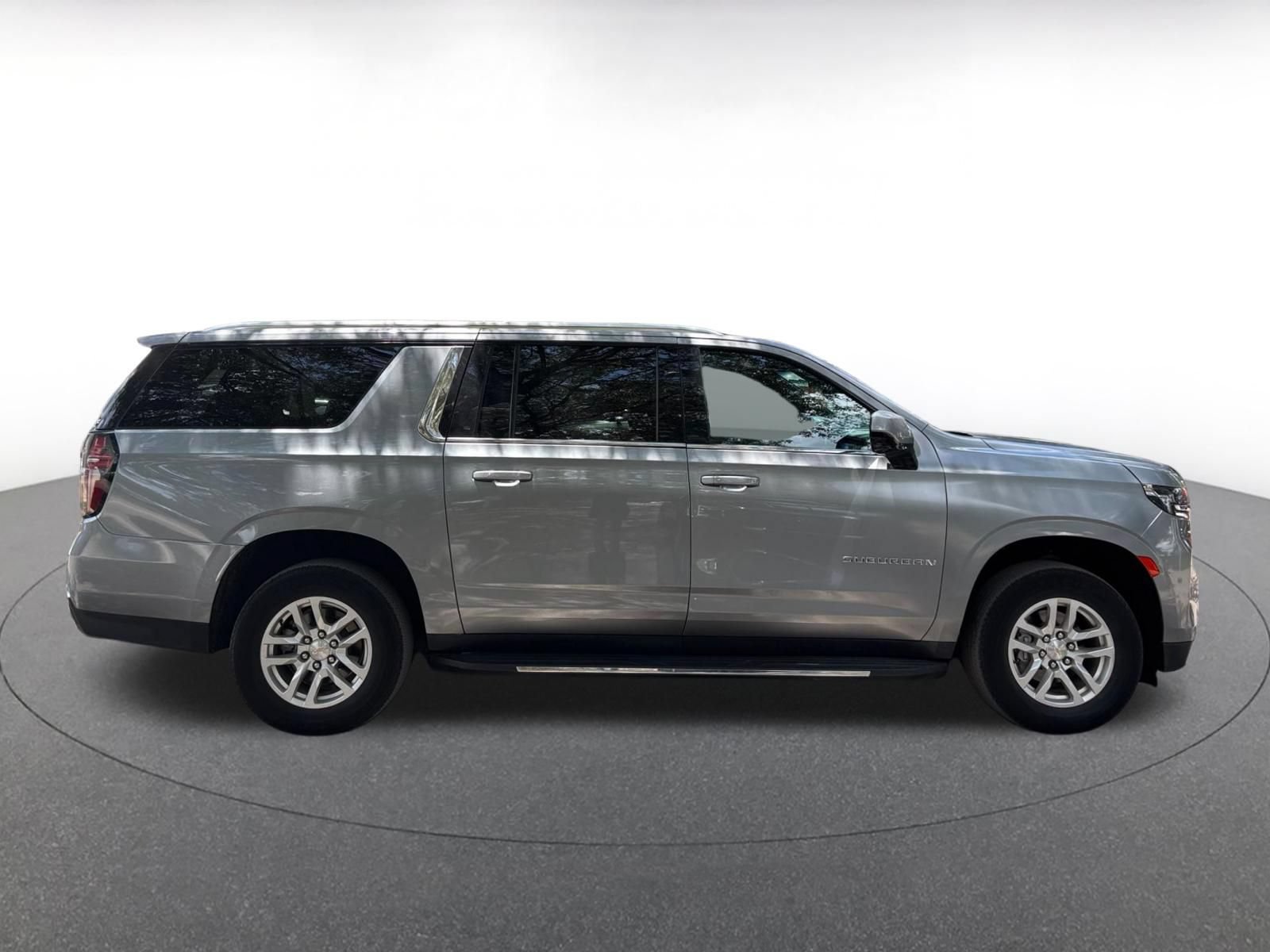 Used 2024 Chevrolet Suburban LT AWD/4WD image 13