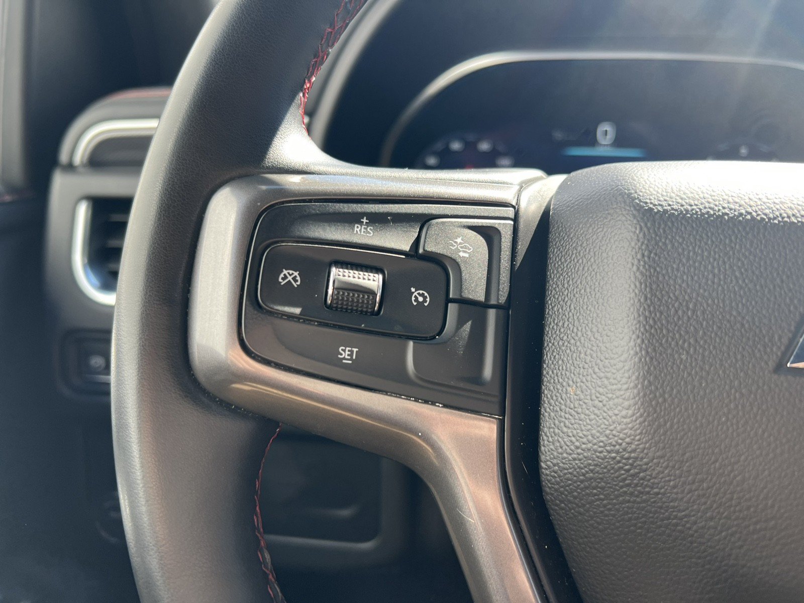 Used 2024 Chevrolet Suburban RST RWD image 27
