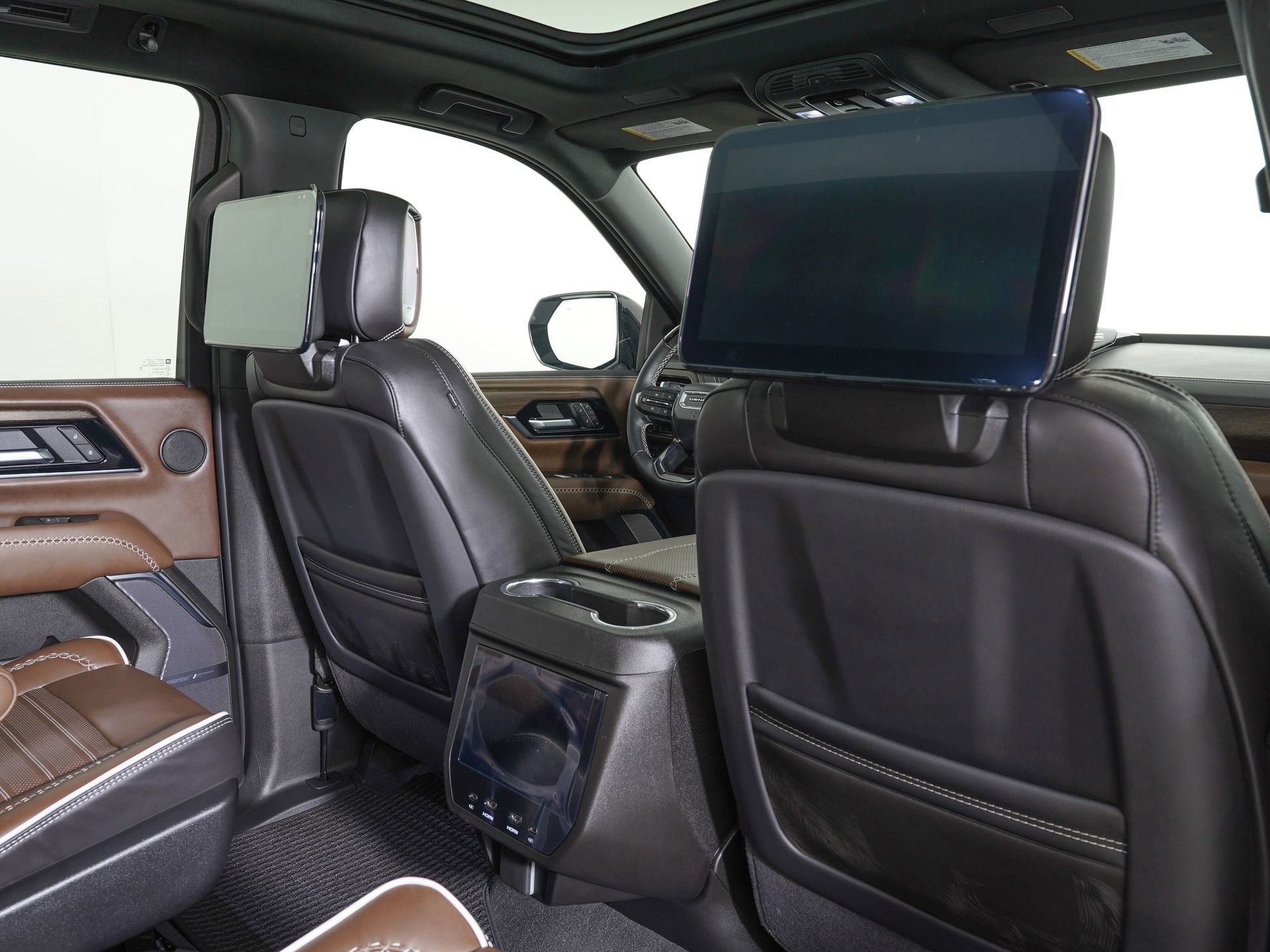 Used 2026 GMC Yukon XL Denali Ultimate AWD/4WD image 12