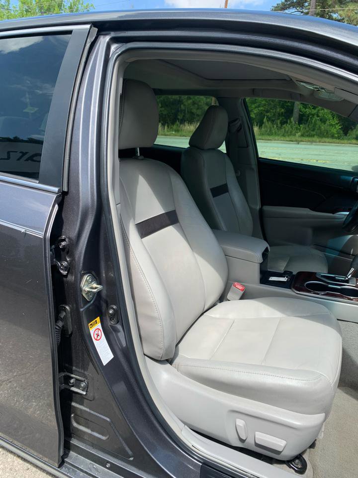 Used 2014 Toyota Camry XLE w/ Leather Package FWD image 9