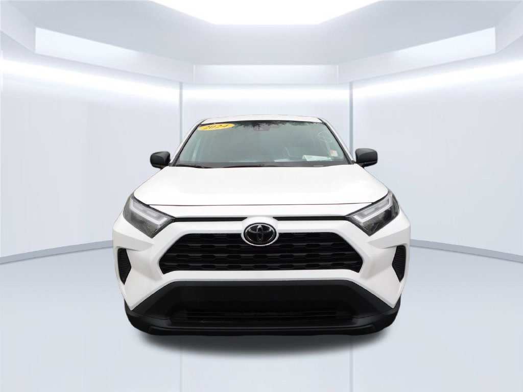 Used 2024 Toyota RAV4 LE AWD/4WD image 8
