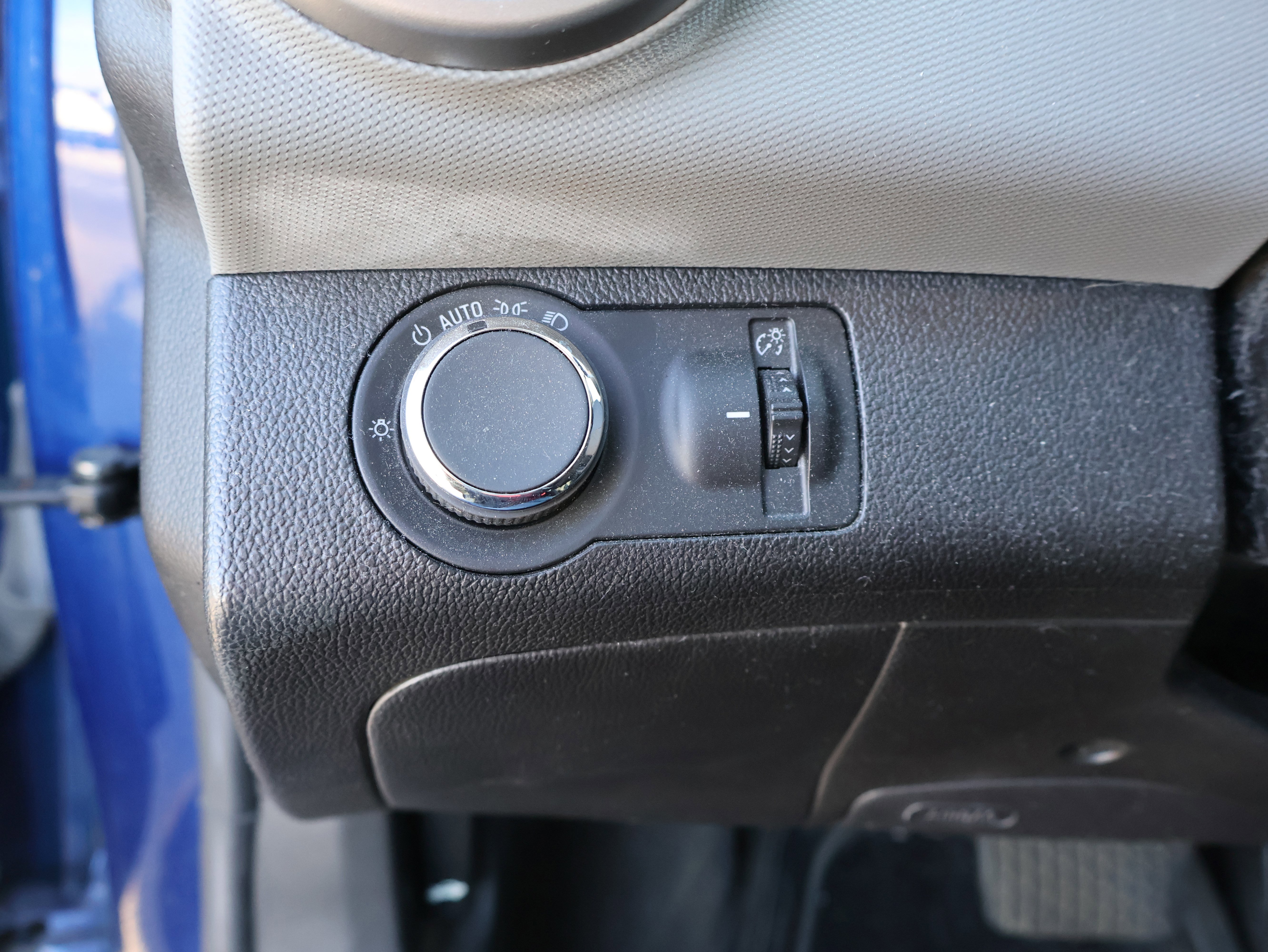 Used 2014 Chevrolet Sonic LT image 36