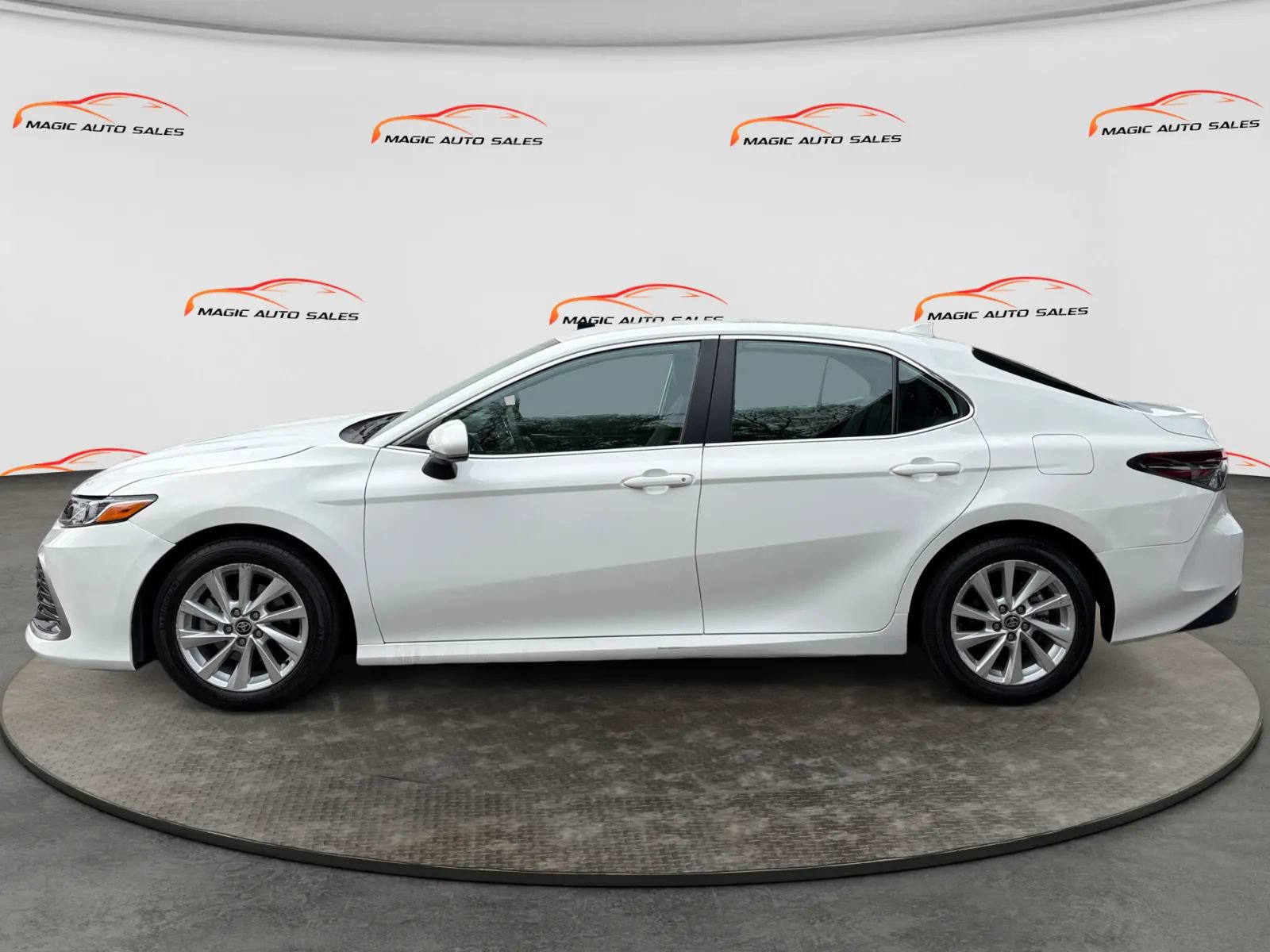 Used 2024 Toyota Camry LE AWD/4WD image 7