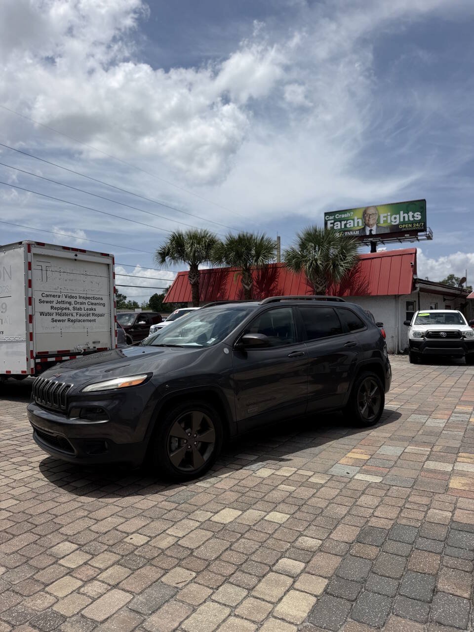 Used 2017 Jeep Cherokee 75th Anniversary FWD image 12