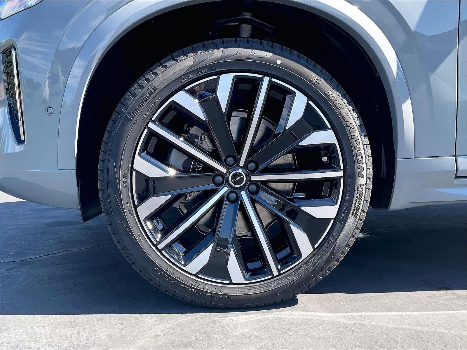 New 2027 Volvo XC90 B6 Plus AWD/4WD image 14