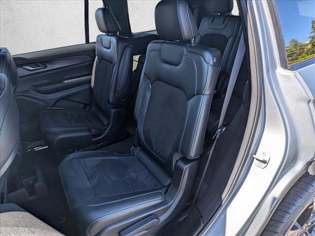 Used 2023 Jeep Grand Cherokee L Laredo AWD/4WD image 17