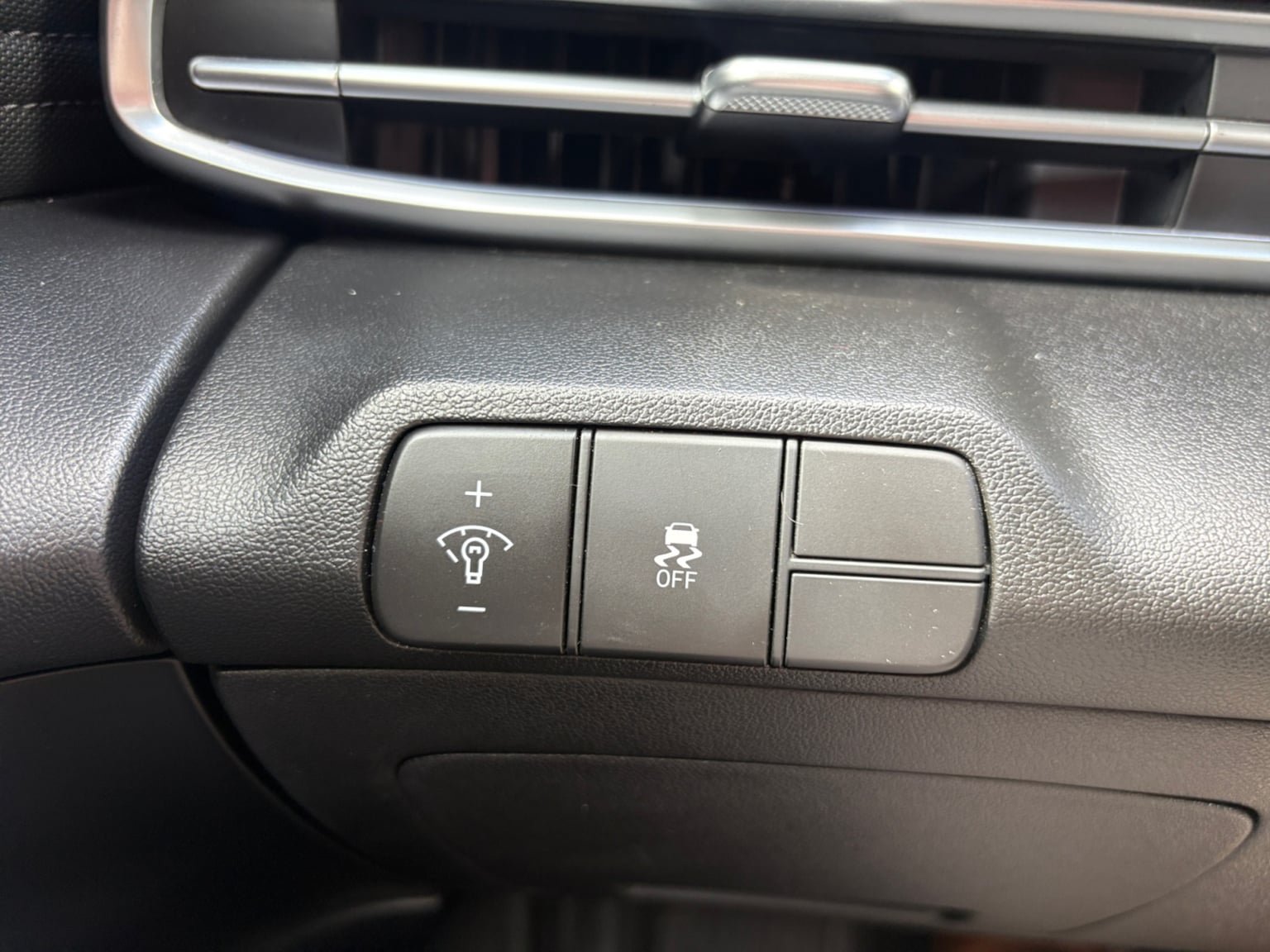 Used 2025 Hyundai Elantra SEL FWD image 24