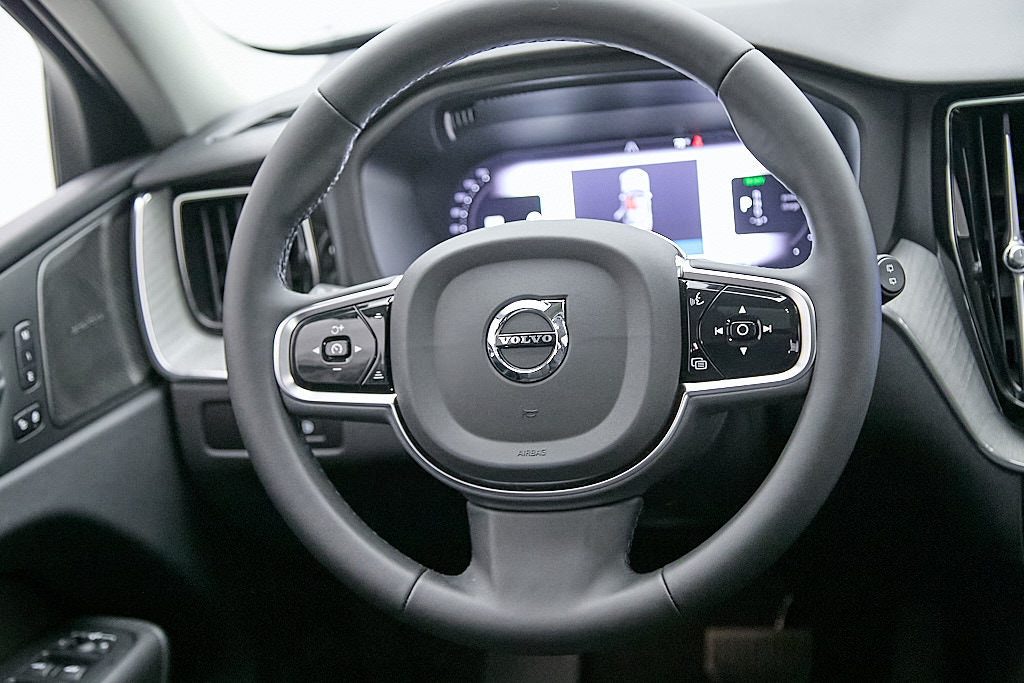 Certified 2025 Volvo XC60 T8 Plus w/ Protection Package Premier AWD/4WD image 27