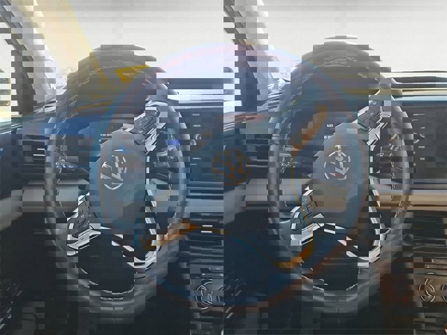 Used 2022 Volkswagen Taos SE w/ Panoramic Sunroof Package image 12