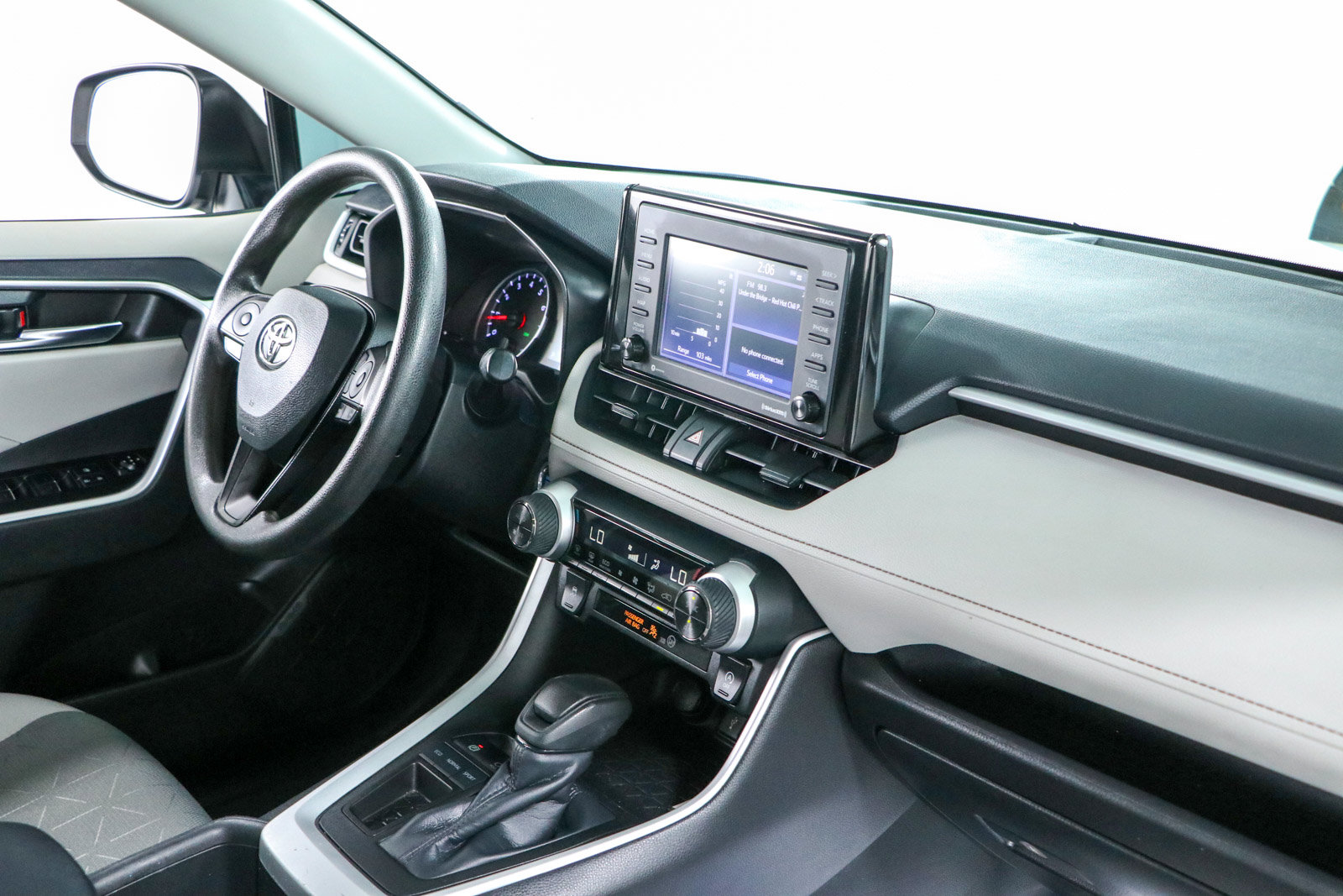 Used 2022 Toyota RAV4 XLE FWD image 25