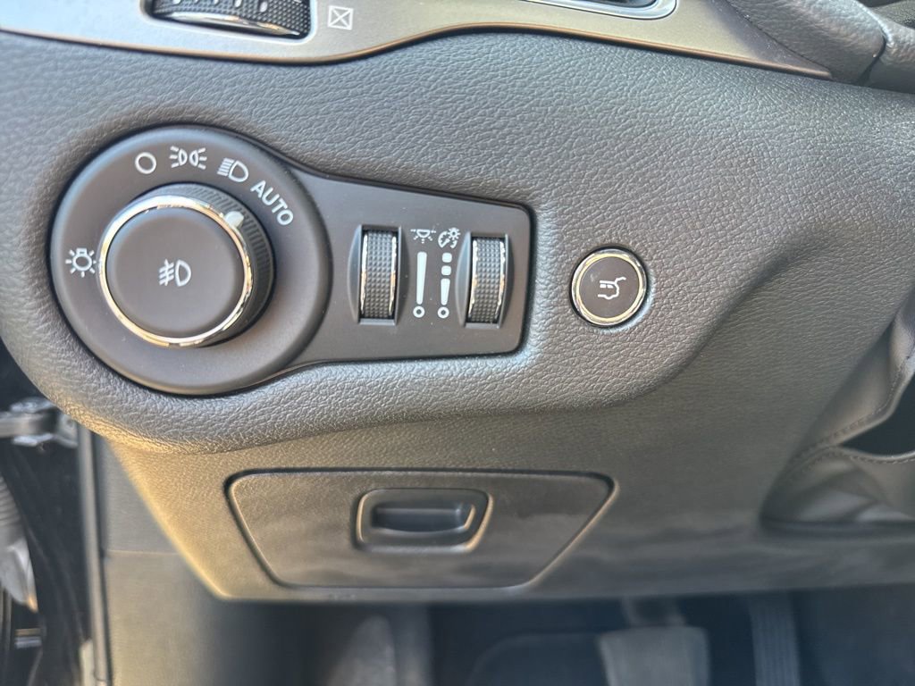 Used 2022 Jeep Cherokee Latitude Lux image 32