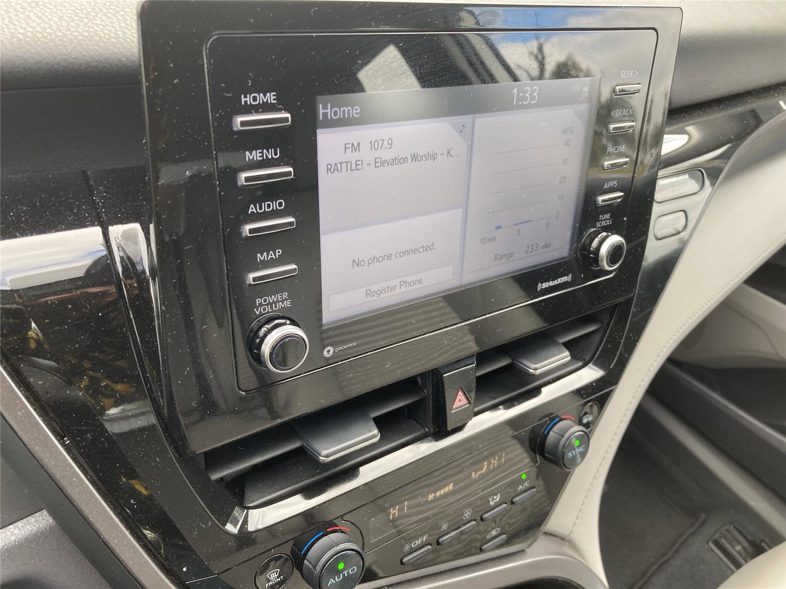 Used 2024 Toyota Camry SE image 14