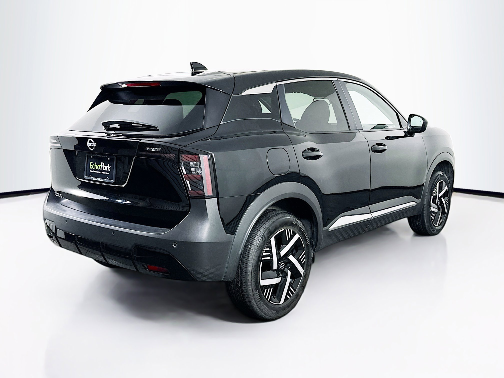 Used 2025 Nissan Kicks SV FWD image 9