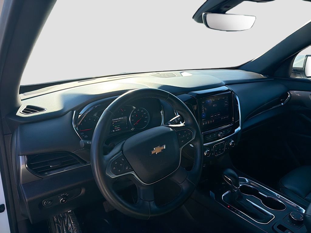 Used 2023 Chevrolet Traverse LT w/ LT Premium Package image 9