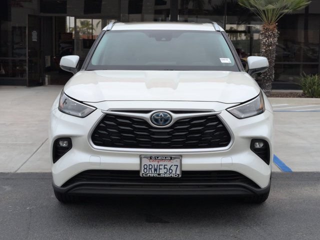 Used 2020 Toyota Highlander XLE AWD/4WD image 2