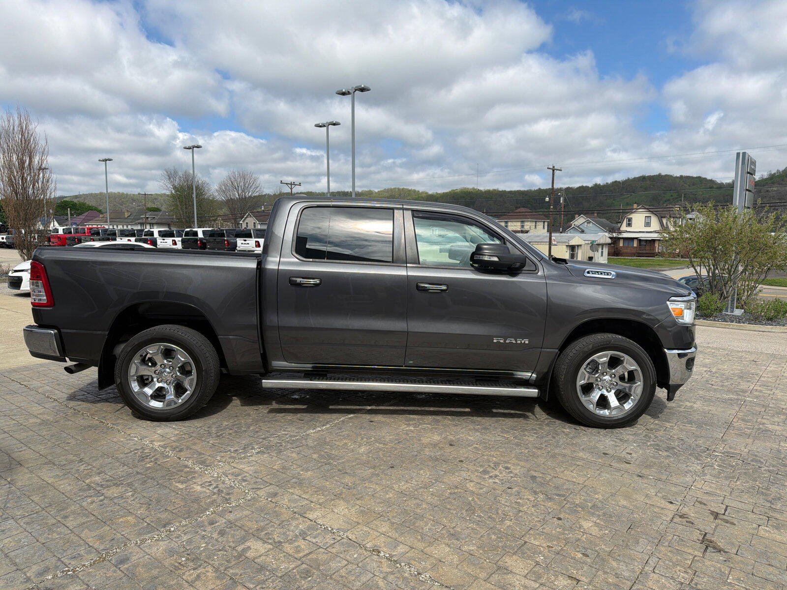 Used 2020 RAM 1500 4x4 Crew Cab image 9