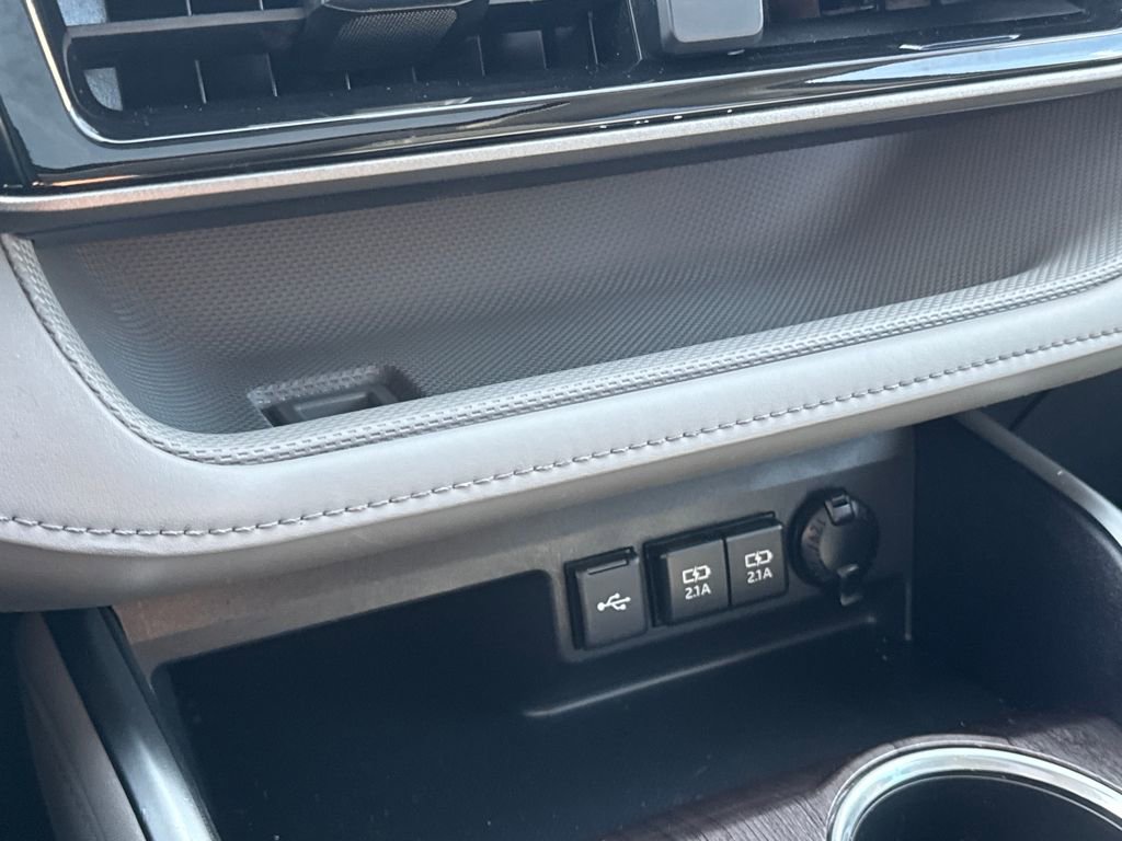 Used 2021 Toyota Highlander Limited AWD/4WD image 29