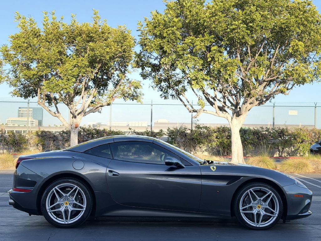 Used 2016 Ferrari California T RWD image 6