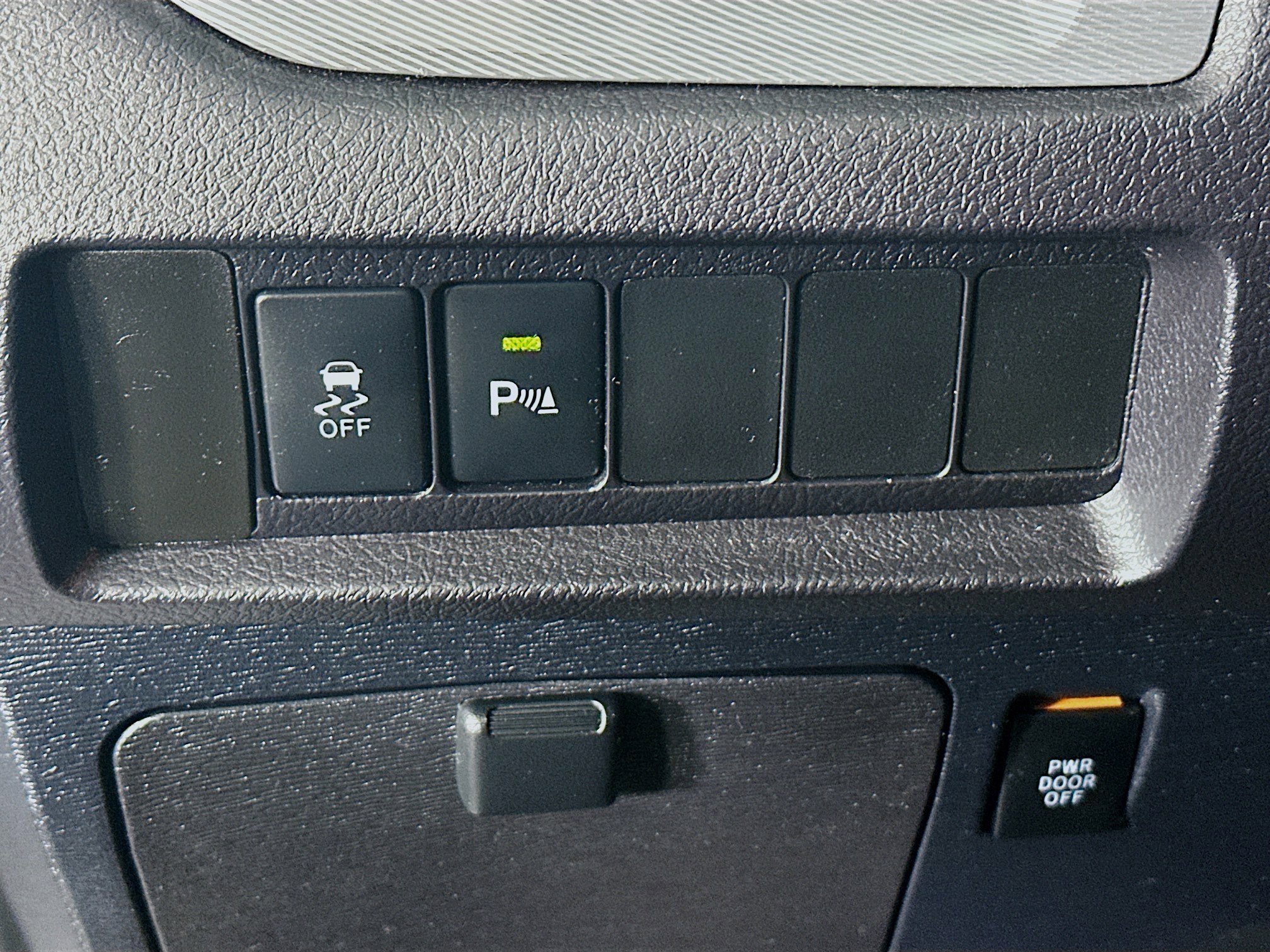 Used 2020 Toyota Sienna SE w/ SE Preferred Package image 17