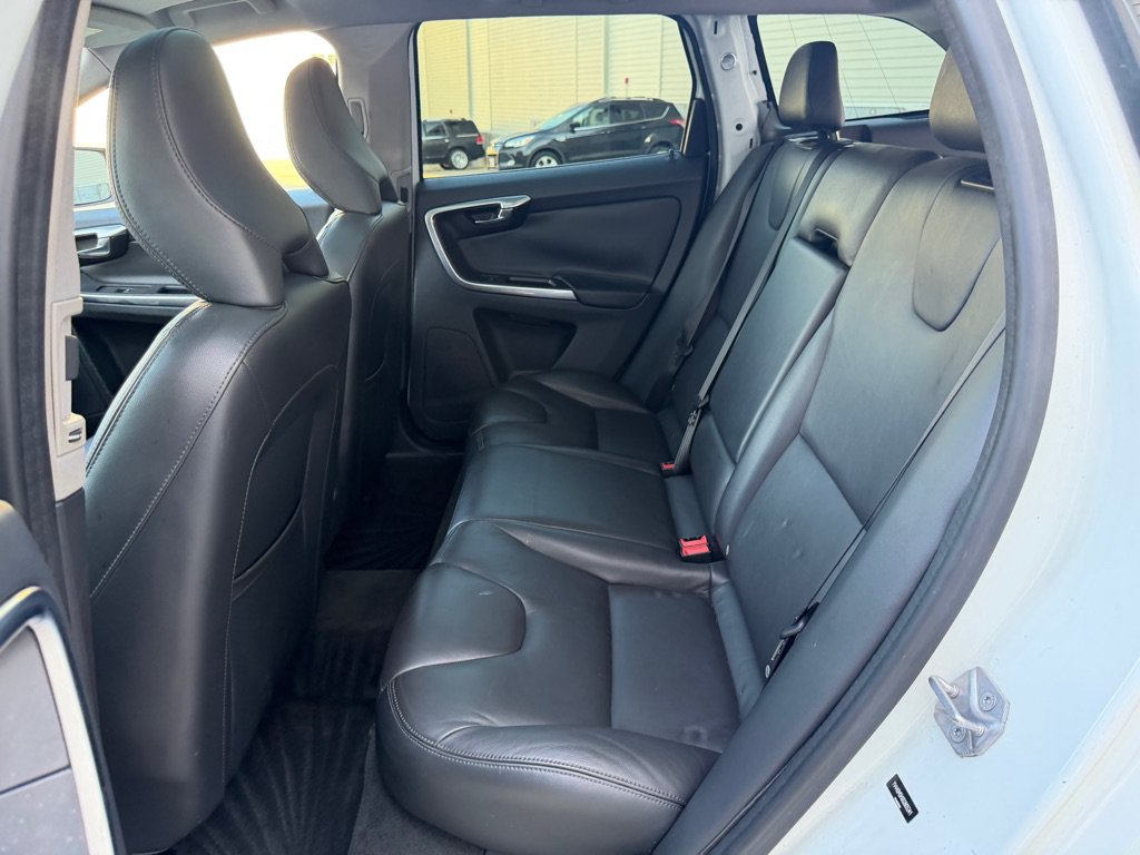 Used 2016 Volvo XC60 T5 Premier w/ Proximity Package FWD image 22