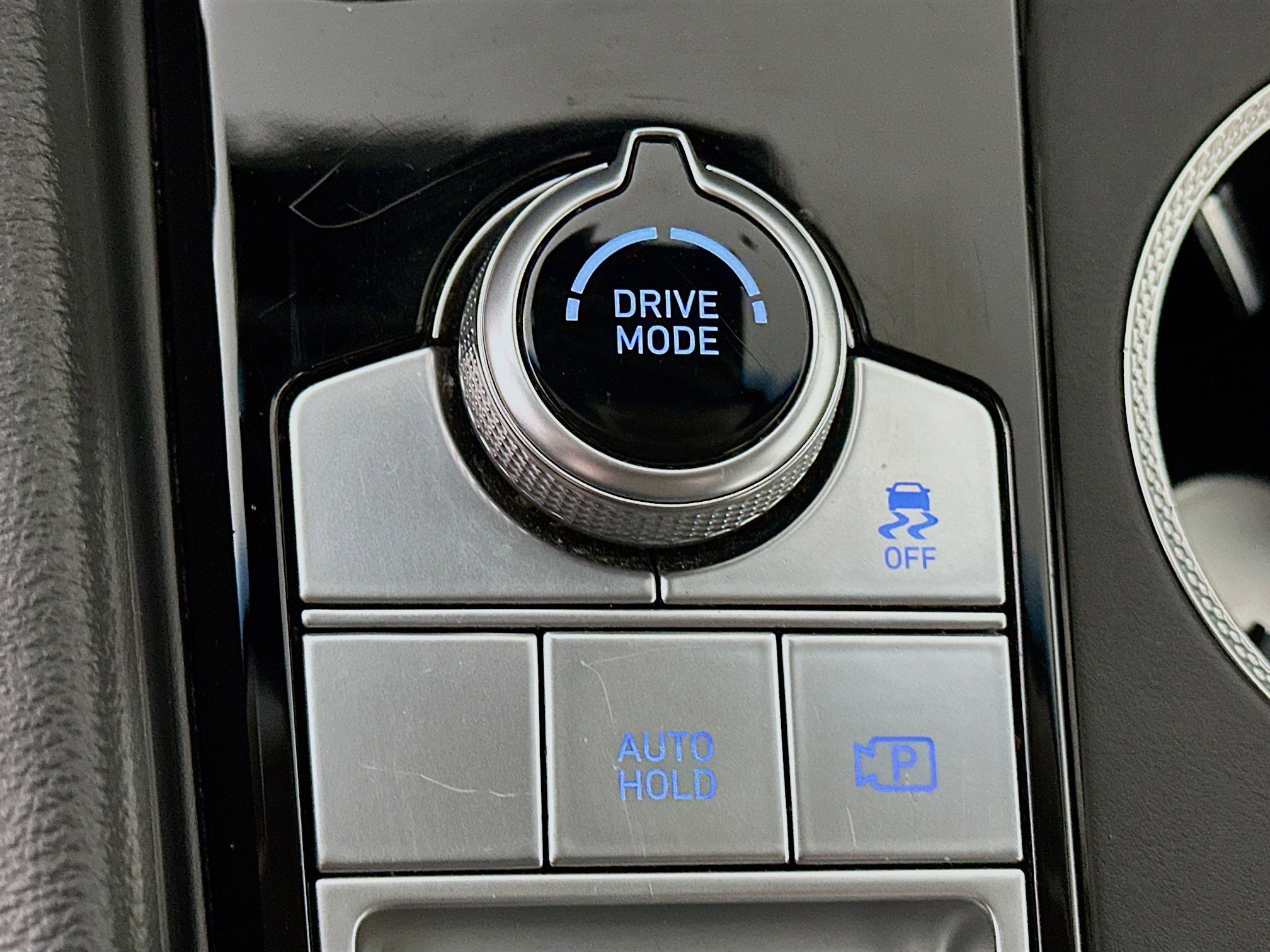 Used 2025 Genesis G70 2.5T image 26