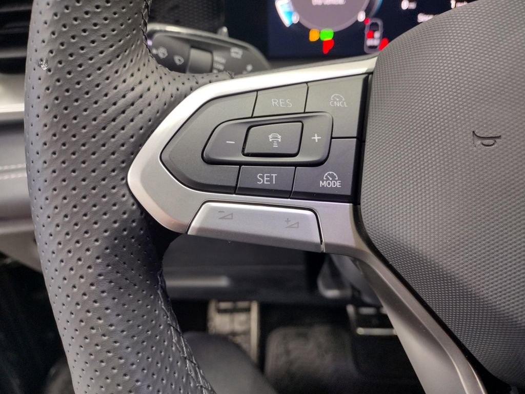 New 2026 Volkswagen Tiguan SE R-Line image 27