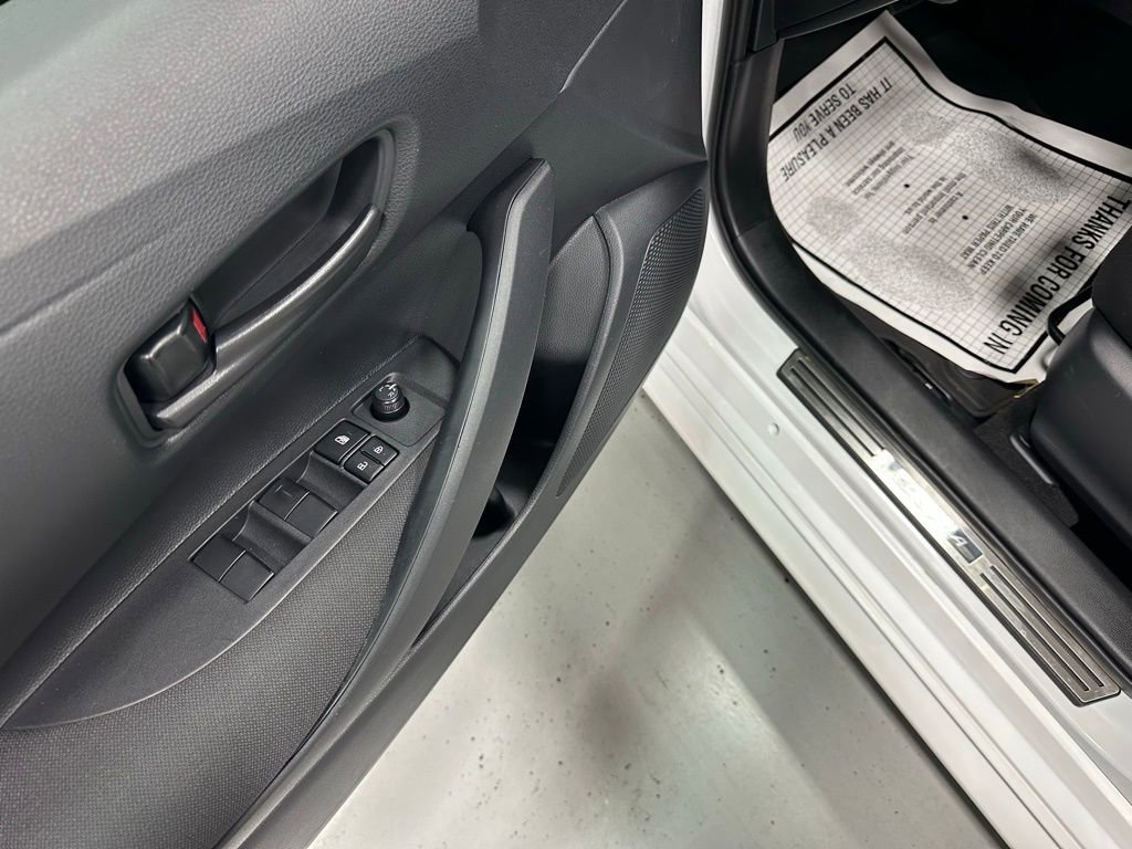 Used 2025 Toyota Corolla LE FWD image 9