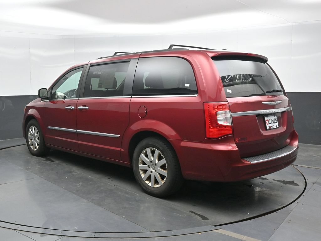 Used 2016 Chrysler Town & Country Touring w/ Driver Convenience Group FWD image 45