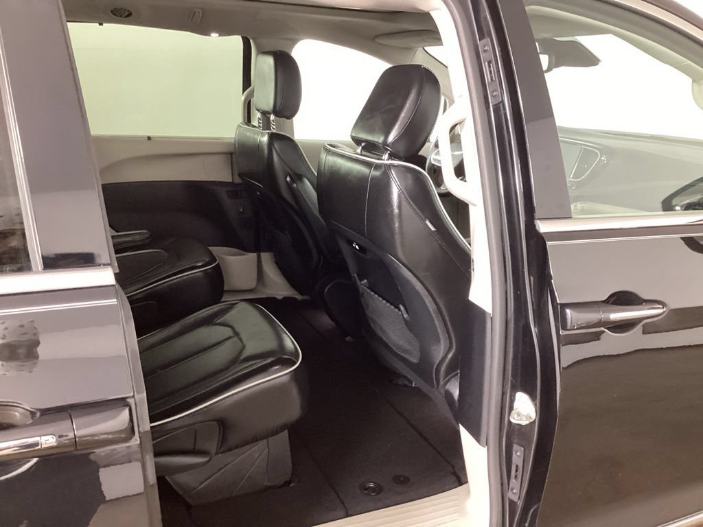 Used 2022 Chrysler Pacifica Limited FWD image 25