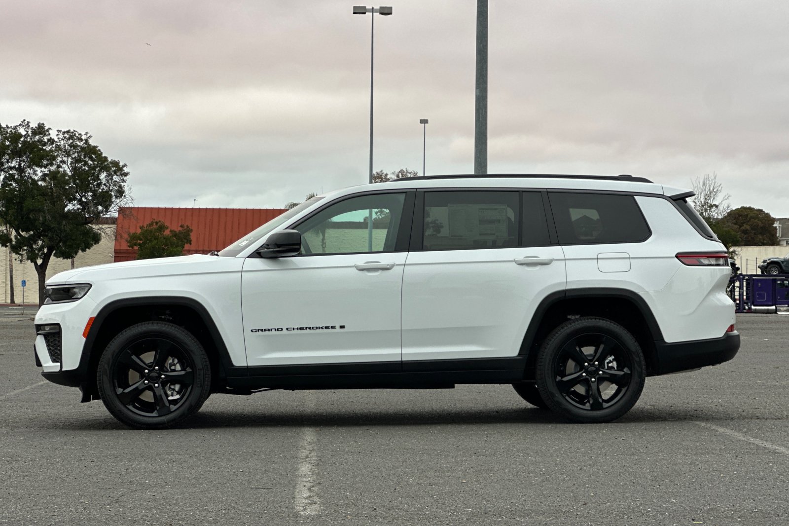 New 2026 Jeep Grand Cherokee L Limited w/ Limited Altitude Package AWD/4WD image 6