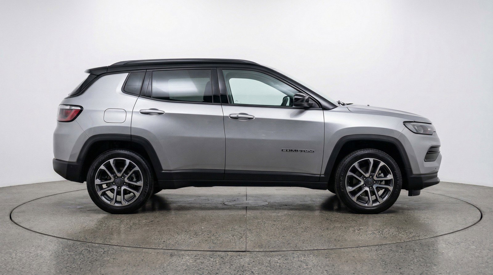 Used 2025 Jeep Compass Trailhawk image 11