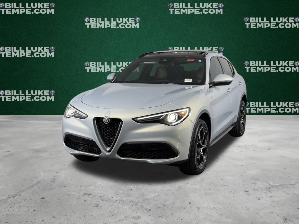 Used 2023 Alfa Romeo Stelvio Ti image 3