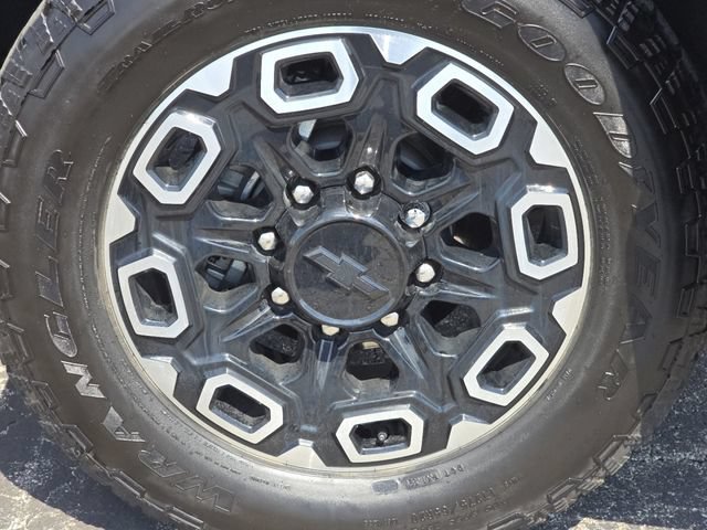 Used 2025 Chevrolet Silverado 2500 LTZ w/ LTZ Premium Package AWD/4WD image 15
