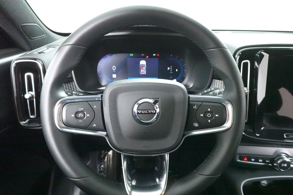 Used 2025 Volvo XC40 B5 Plus AWD/4WD image 10
