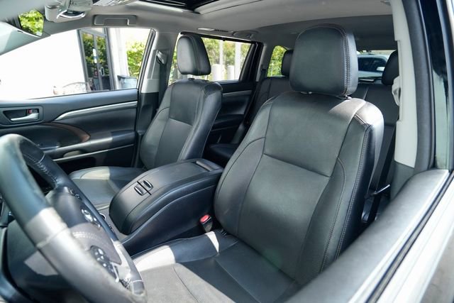 Used 2017 Toyota Highlander Limited image 23