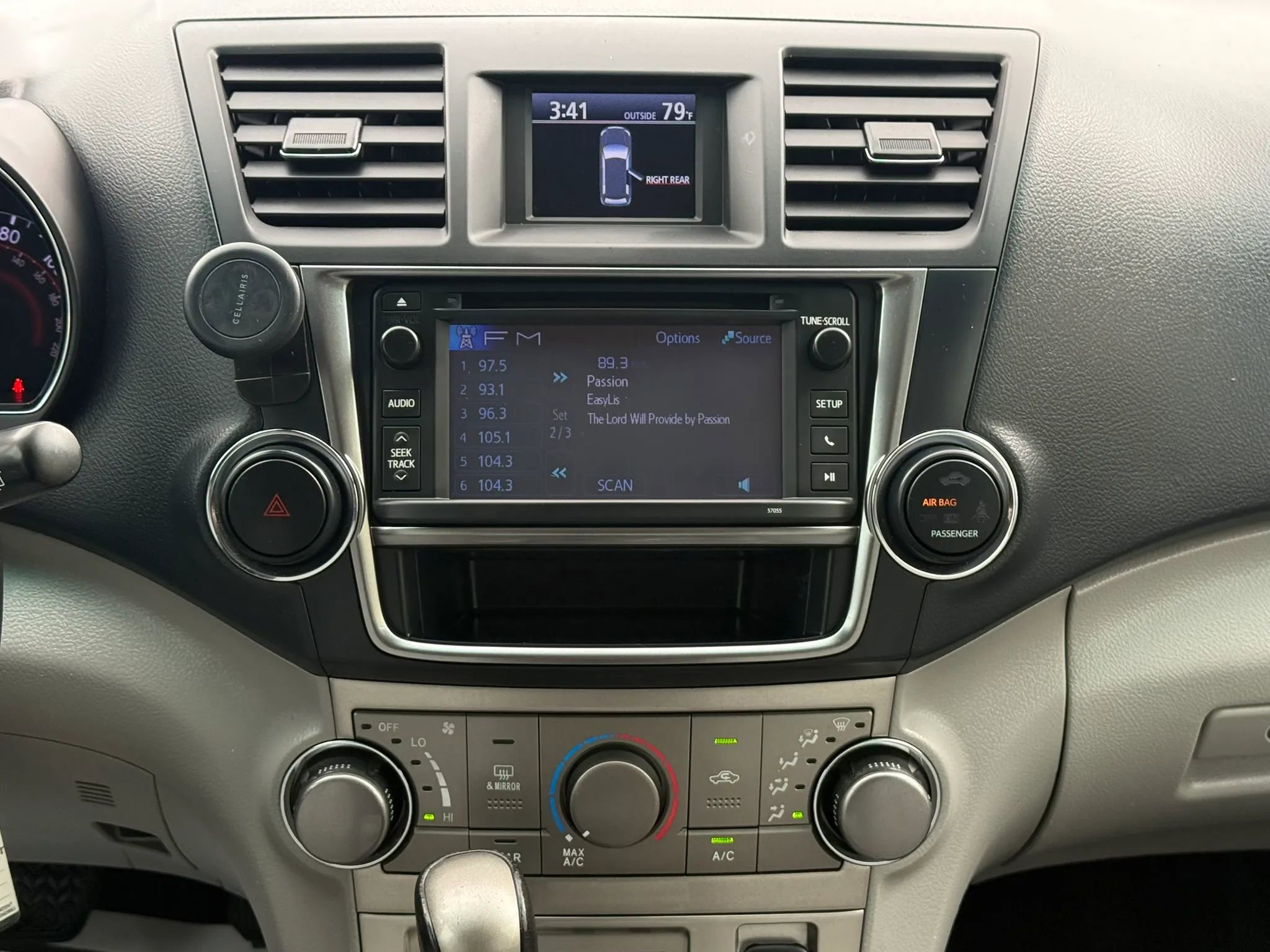 Used 2013 Toyota Highlander SE image 12