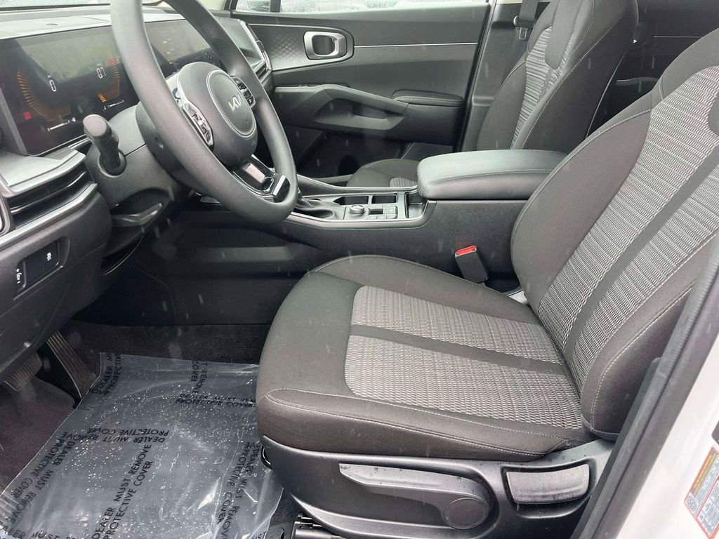 Used 2025 Kia Sorento LX FWD image 15