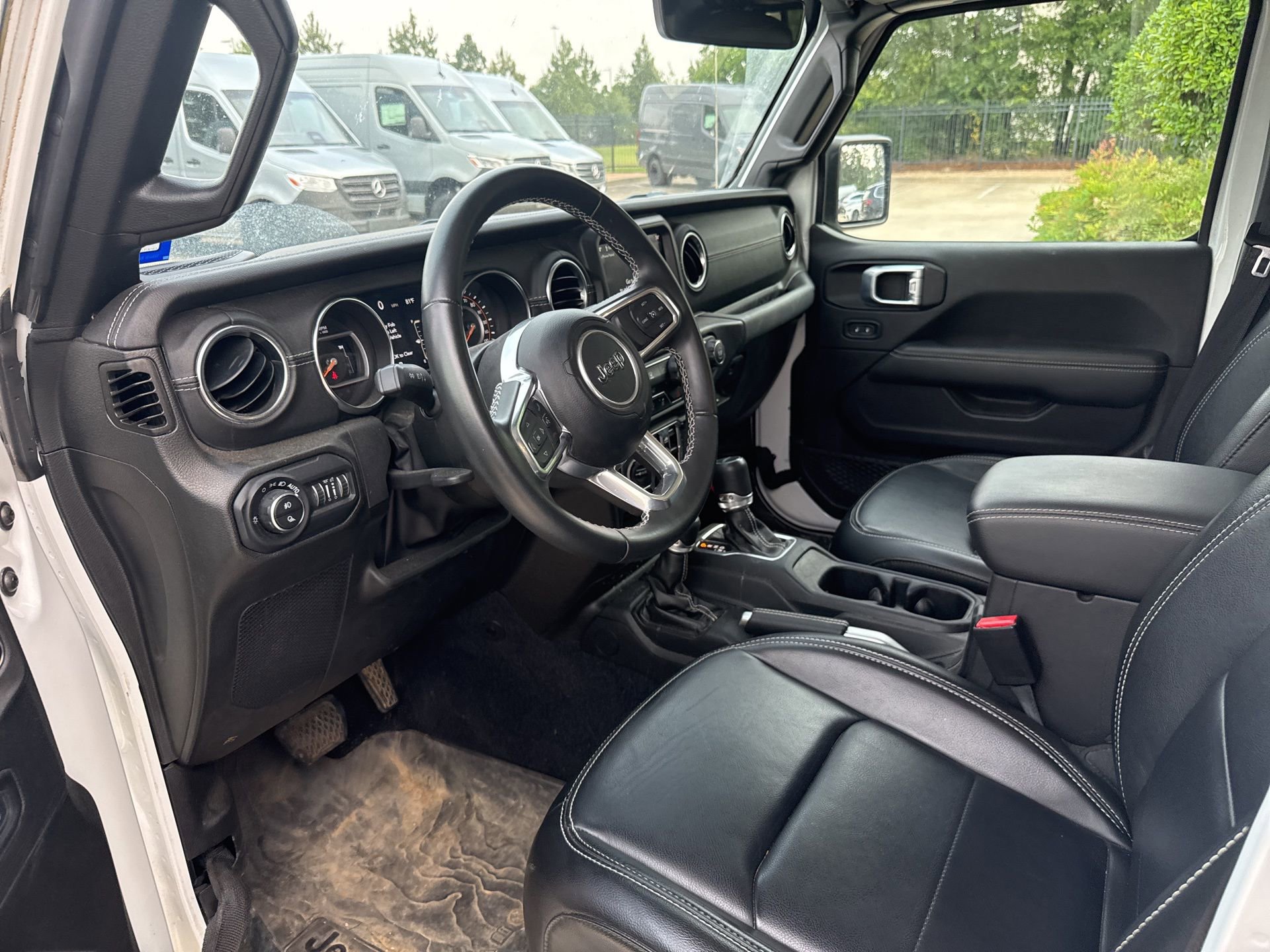 Used 2022 Jeep Gladiator Overland w/ Popular Equipment Package AWD/4WD image 9