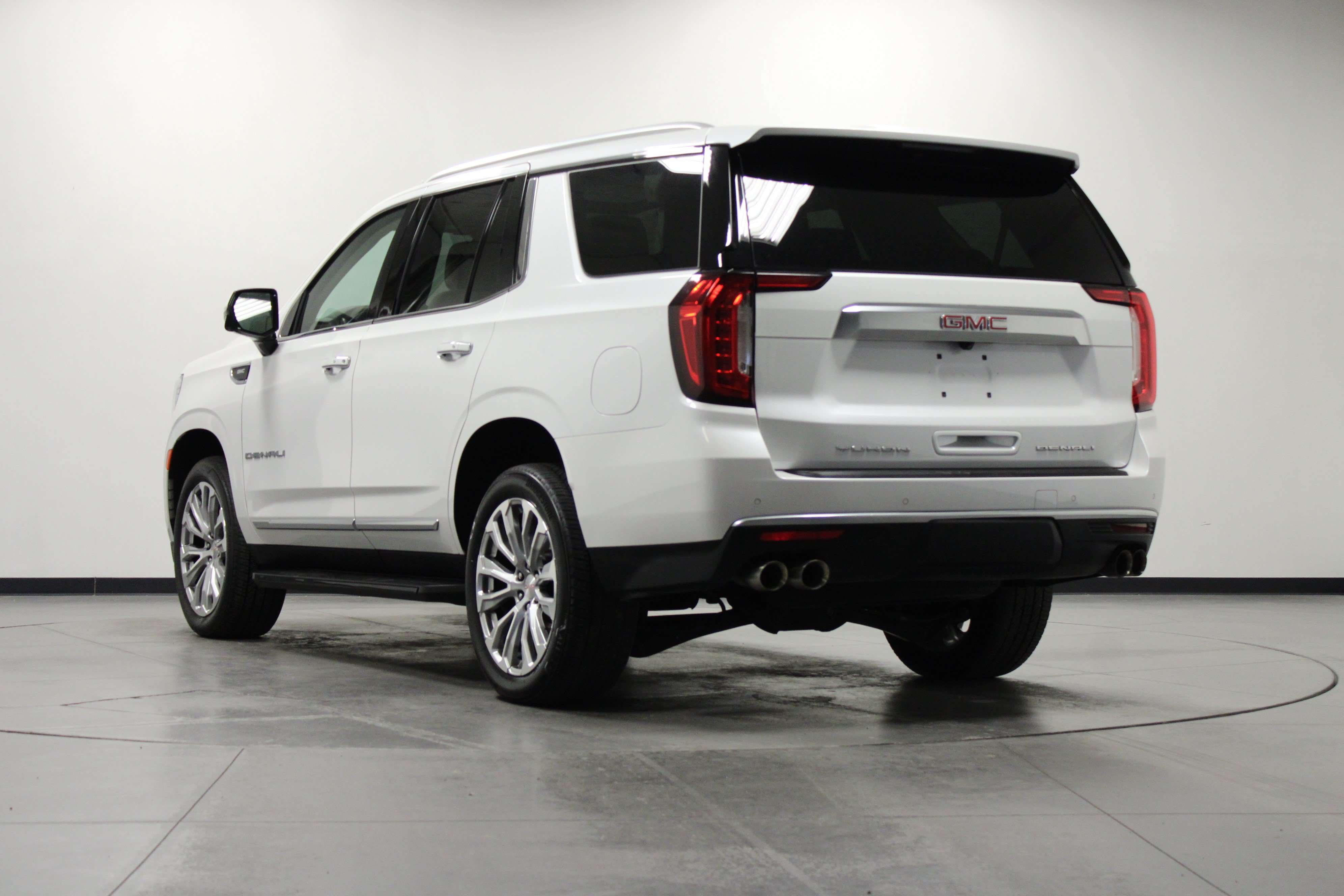 Used 2024 GMC Yukon Denali AWD/4WD image 6