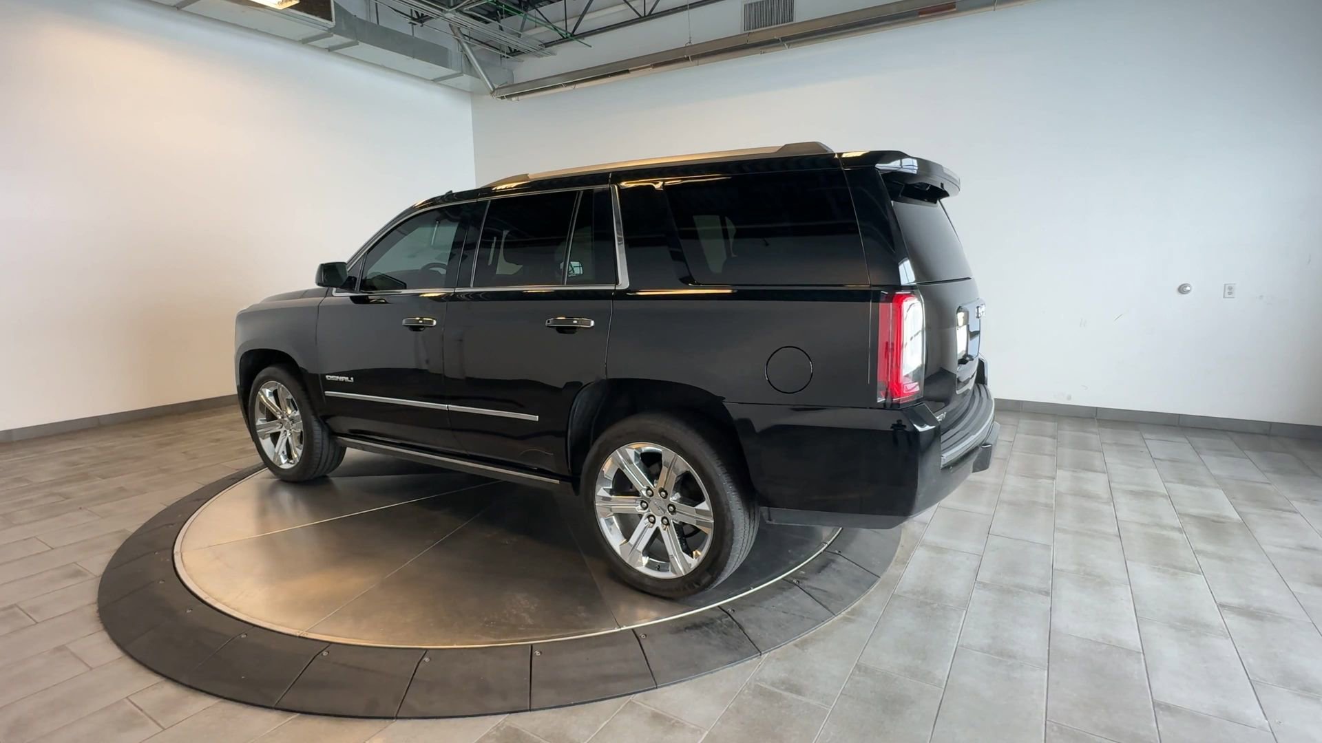 Used 2019 GMC Yukon Denali w/ Denali Ultimate Package AWD/4WD image 6