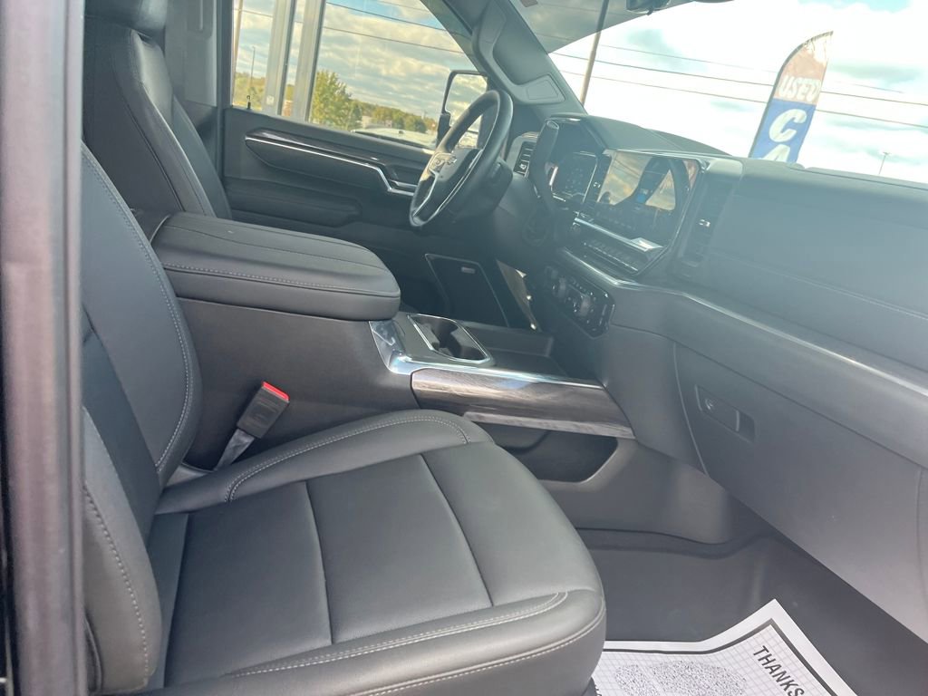 Used 2025 Chevrolet Silverado 3500 LTZ w/ LTZ Plus Package image 30