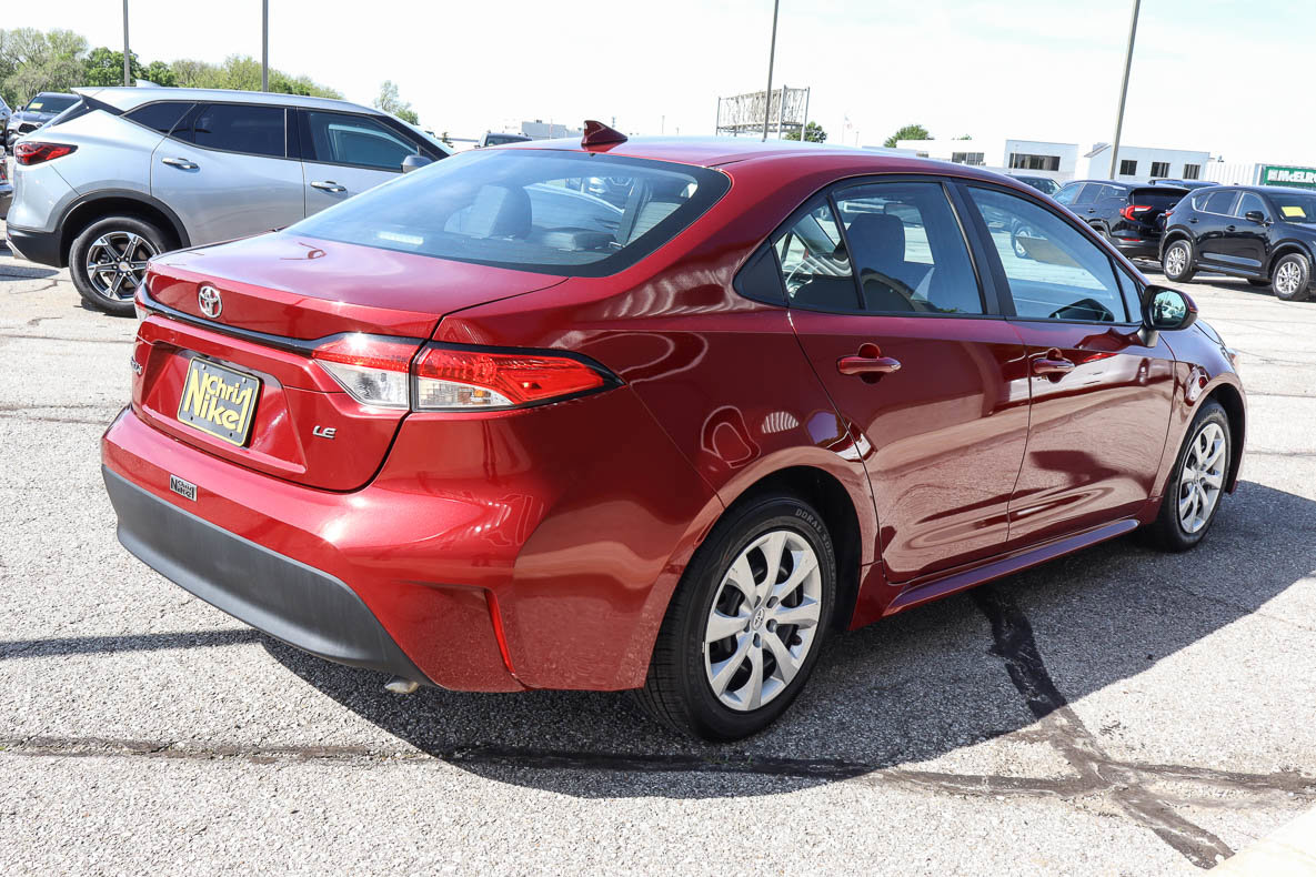 Used 2024 Toyota Corolla LE FWD image 4