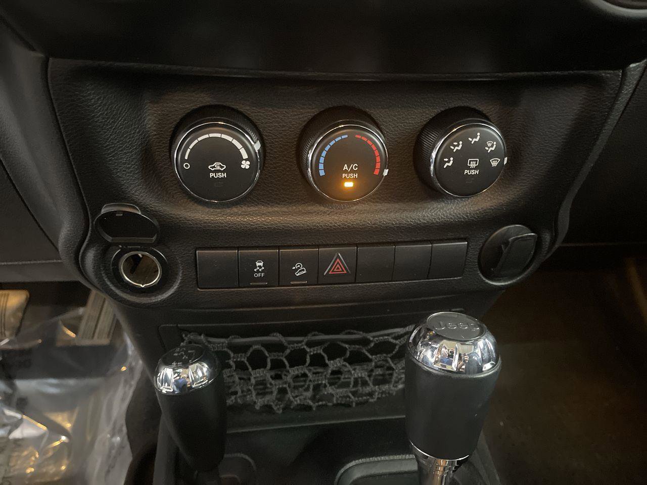 Used 2014 Jeep Wrangler Unlimited Sport w/ Connectivity Group image 16