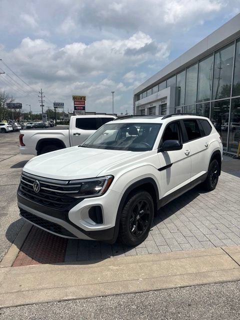 Used 2024 Volkswagen Atlas Peak Edition SEL AWD/4WD image 15