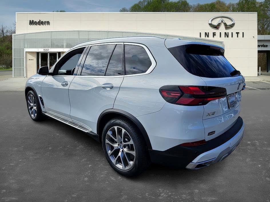 Used 2024 BMW X5 xDrive50e image 5