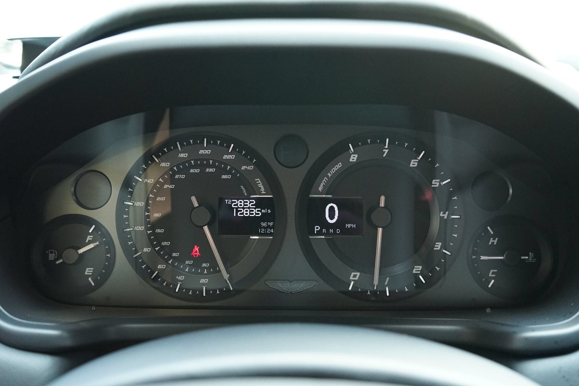 Used 2015 Aston Martin Vanquish Coupe RWD image 16