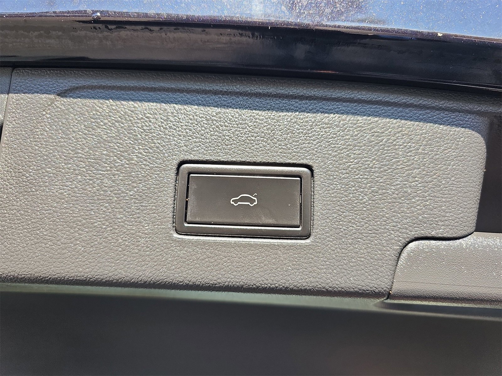 Used 2021 Volkswagen Atlas Cross Sport SE w/ Panoramic Sunroof Package image 13