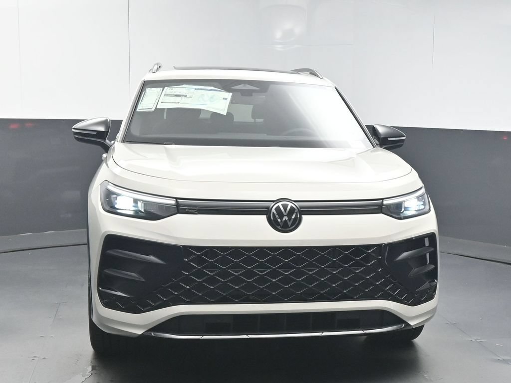 New 2026 Volkswagen Tiguan SE R-Line FWD image 3