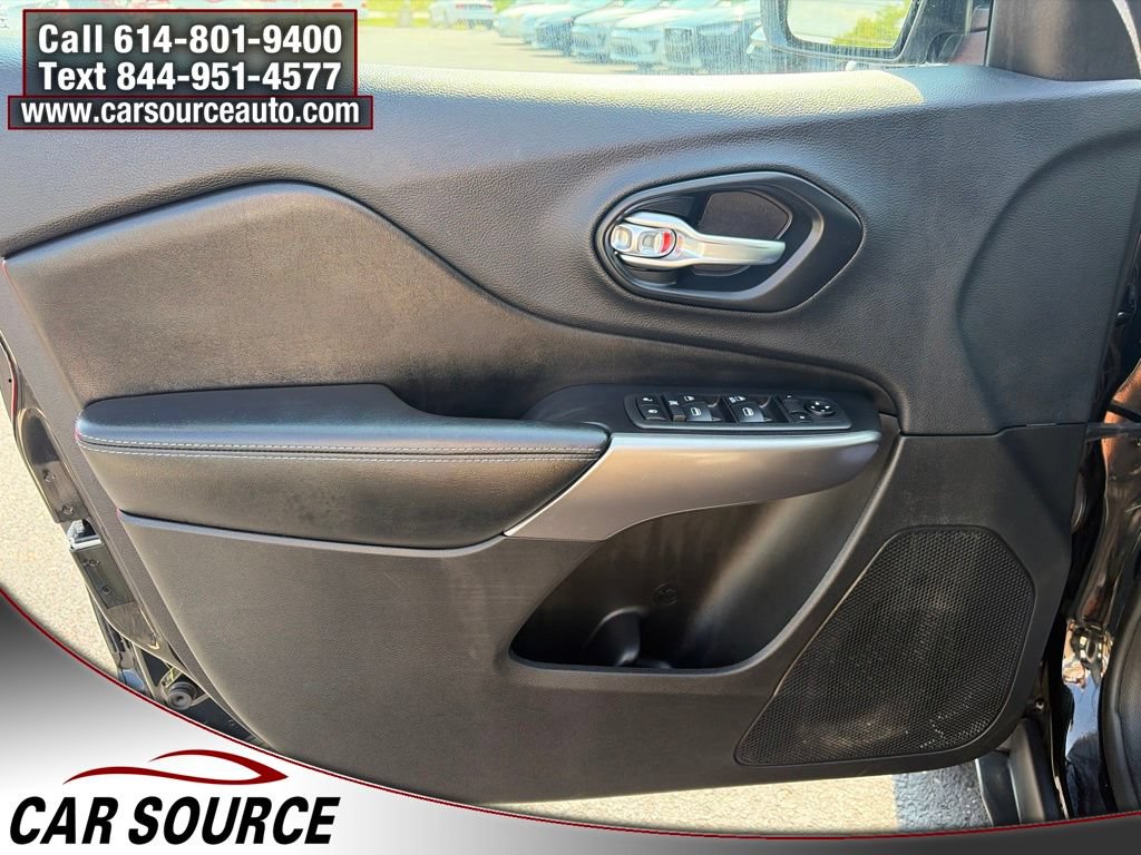 Used 2019 Jeep Cherokee Latitude w/ Popular Appearance Group AWD/4WD image 15